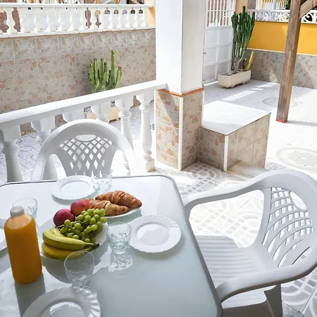 بيت ضيافة In Parque Naciones With Communal Pool *
