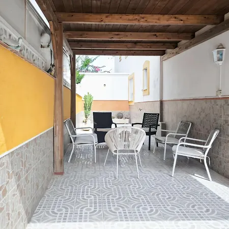 ゲストハウス In Parque Naciones With Communal Pool